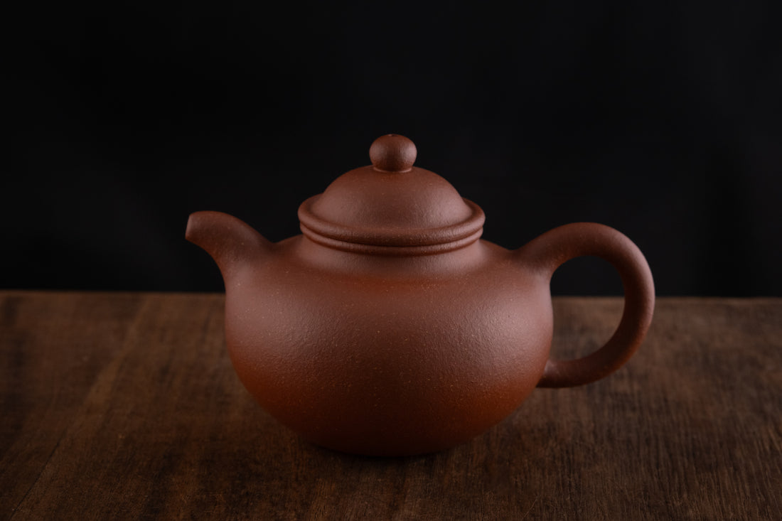 Lianzi 莲子 - 120 ml Yixing Teapot in Jiangponi Red Clay