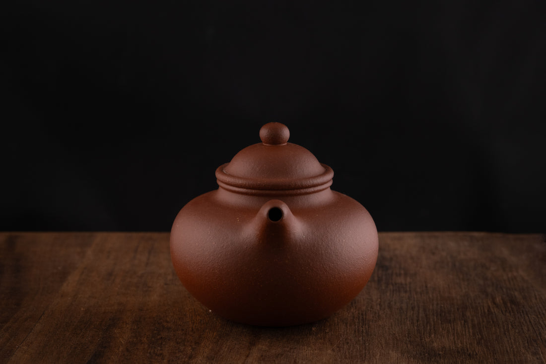 Lianzi 莲子 - 120 ml Yixing Teapot in Jiangponi Red Clay