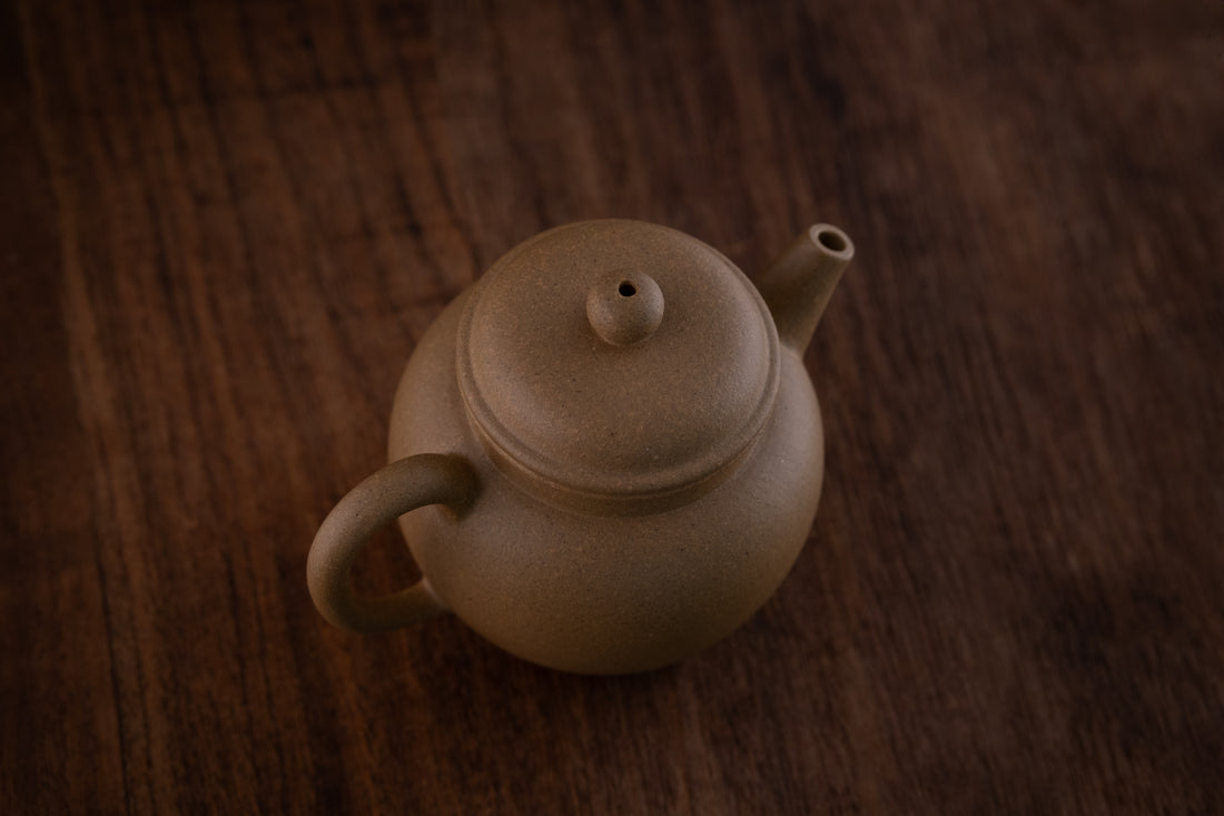 Deyun 德韵 - 110ml Yixing Teapot in Benshan Lüni Clay