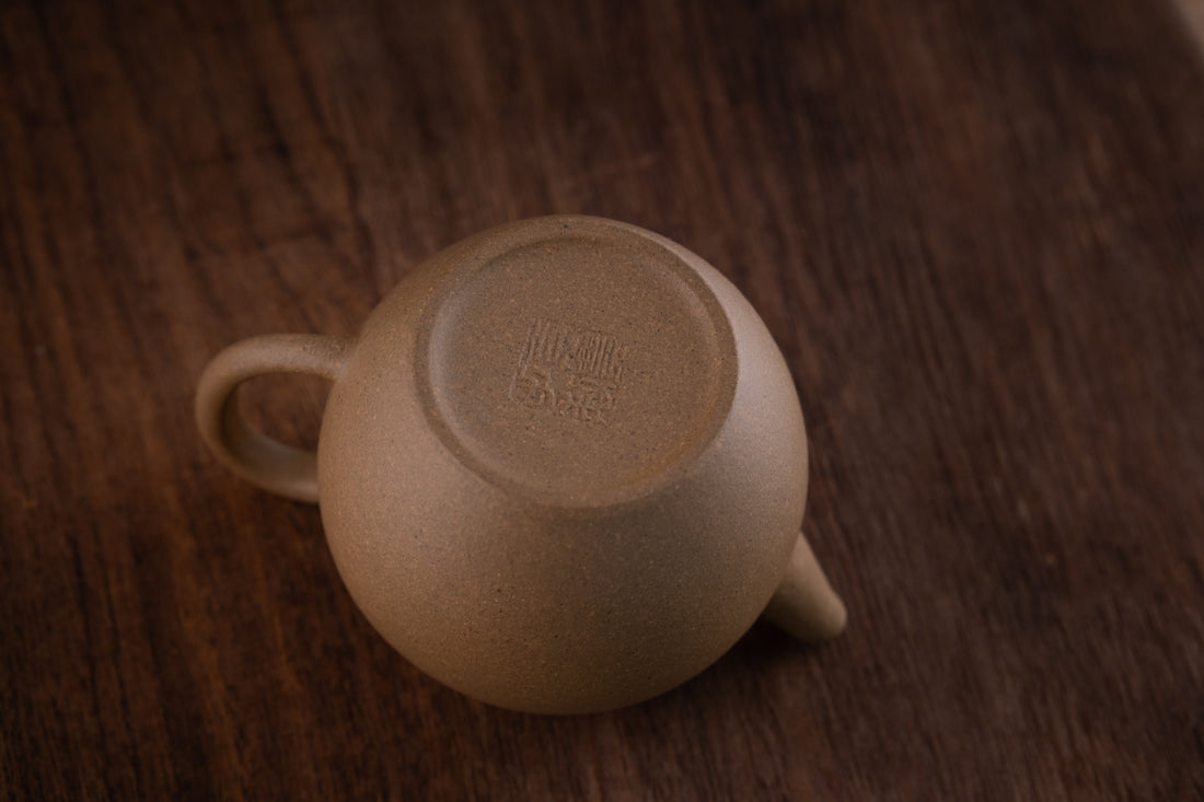 Deyun 德韵 - 110ml Yixing Teapot in Benshan Lüni Clay