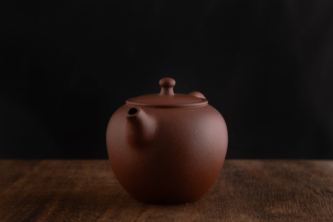 Jiyu 吉羽 - 100ml Yixing Teapot in Qingshuini Purple Clay