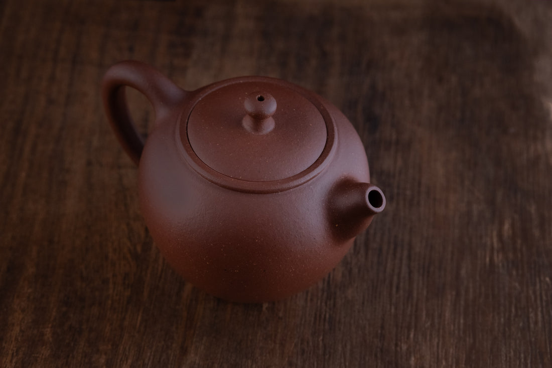Jiyu 吉羽 - 100ml Yixing Teapot in Qingshuini Purple Clay