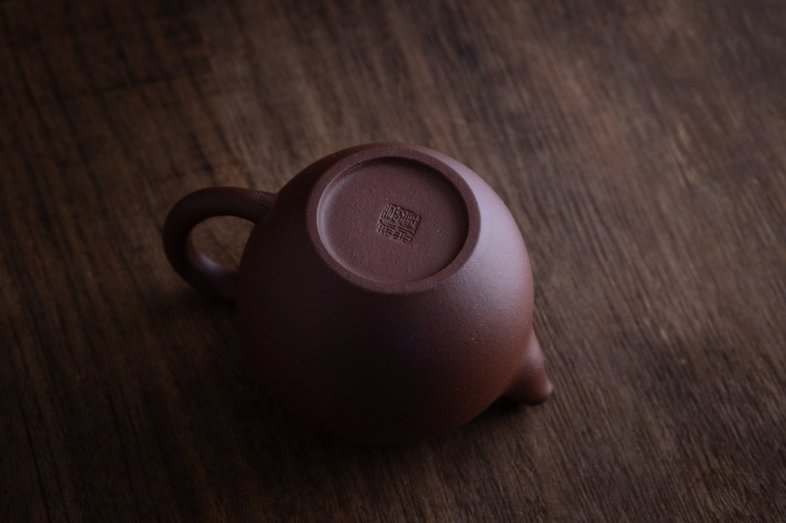 Jiyu 吉羽 - 100ml Yixing Teapot in Qingshuini Purple Clay