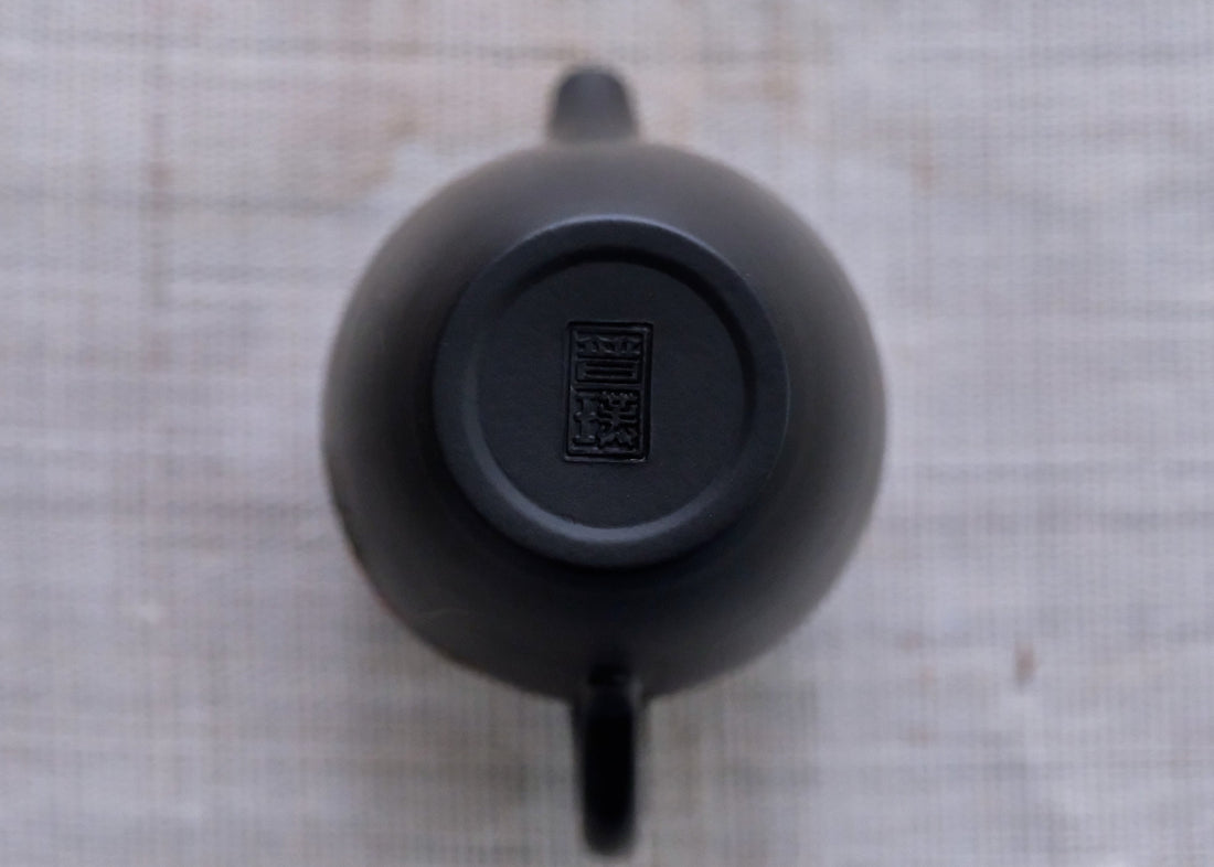 Liana - Jianshui Purple clay Teapot