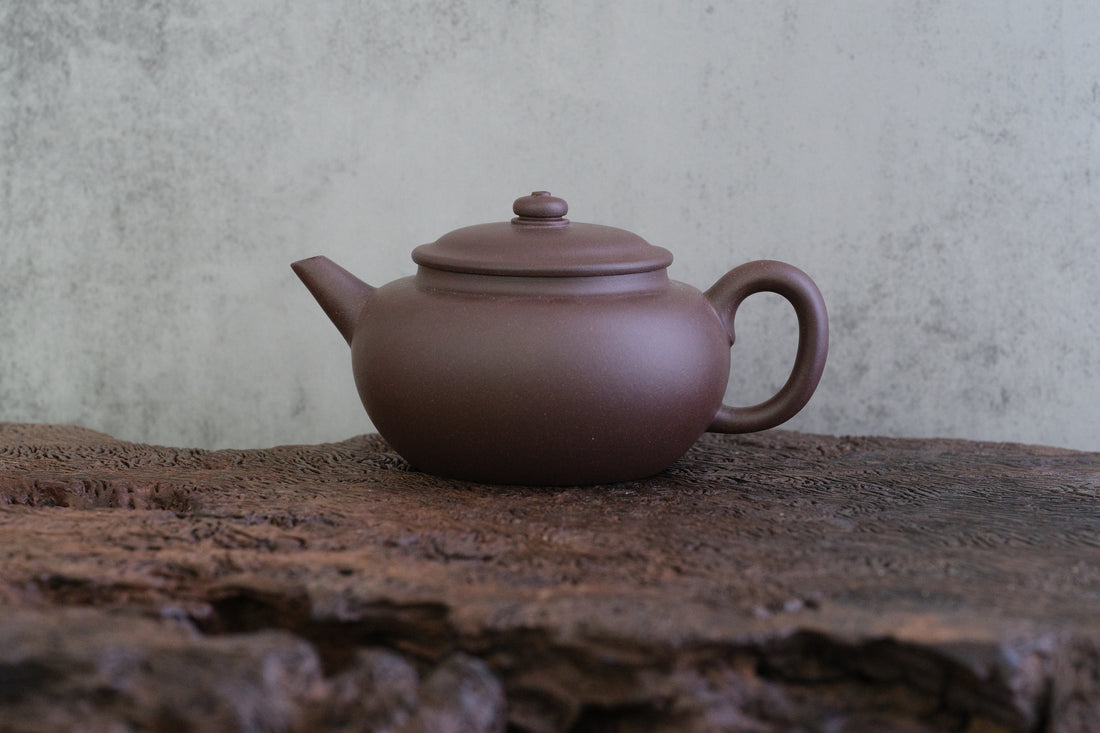Bian Shui Ping 扁水平 - 140ml Yixing Teapot in Zini Purple Clay