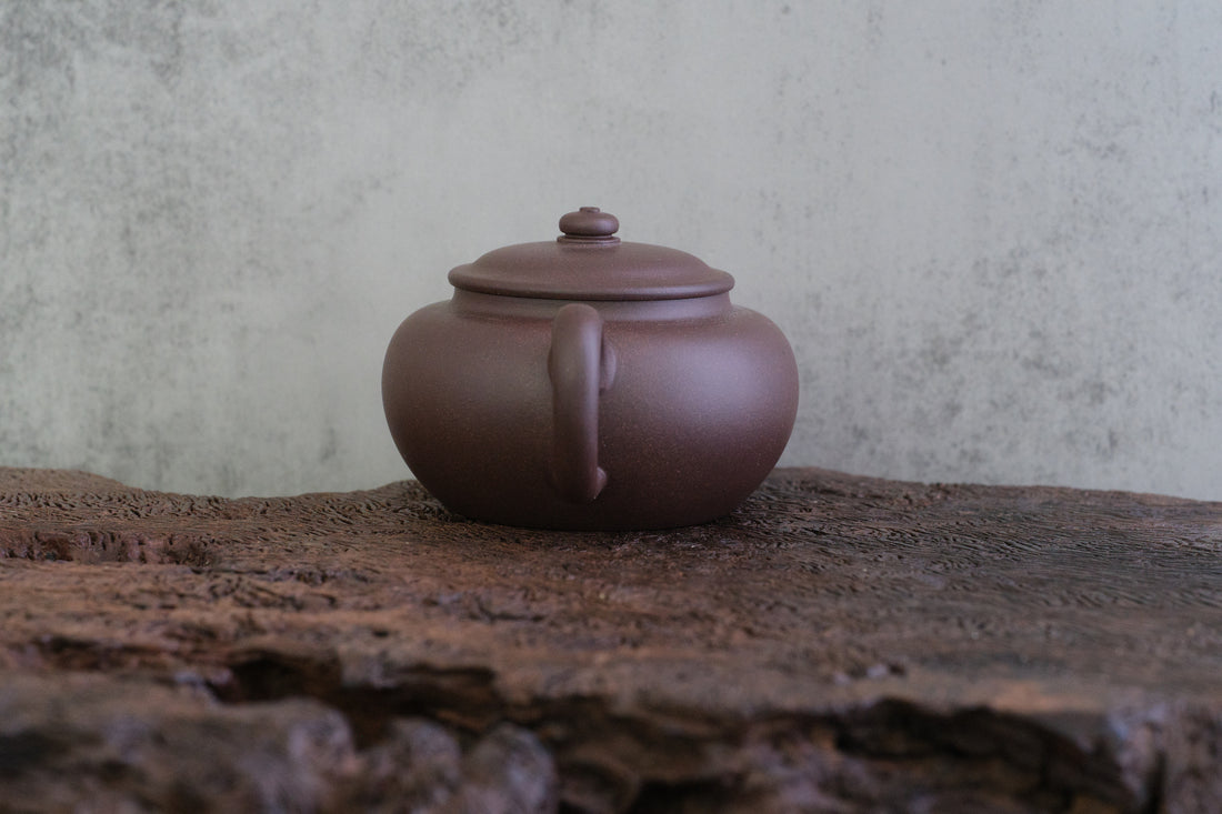 Bian Shui Ping 扁水平 - 140ml Yixing Teapot in Zini Purple Clay