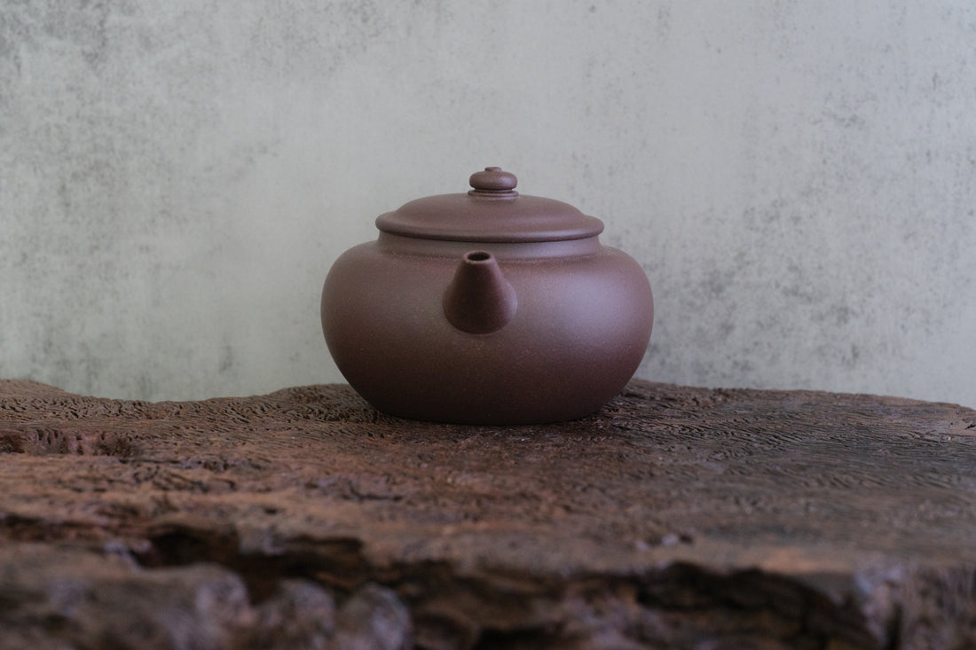 Bian Shui Ping 扁水平 - 140ml Yixing Teapot in Zini Purple Clay