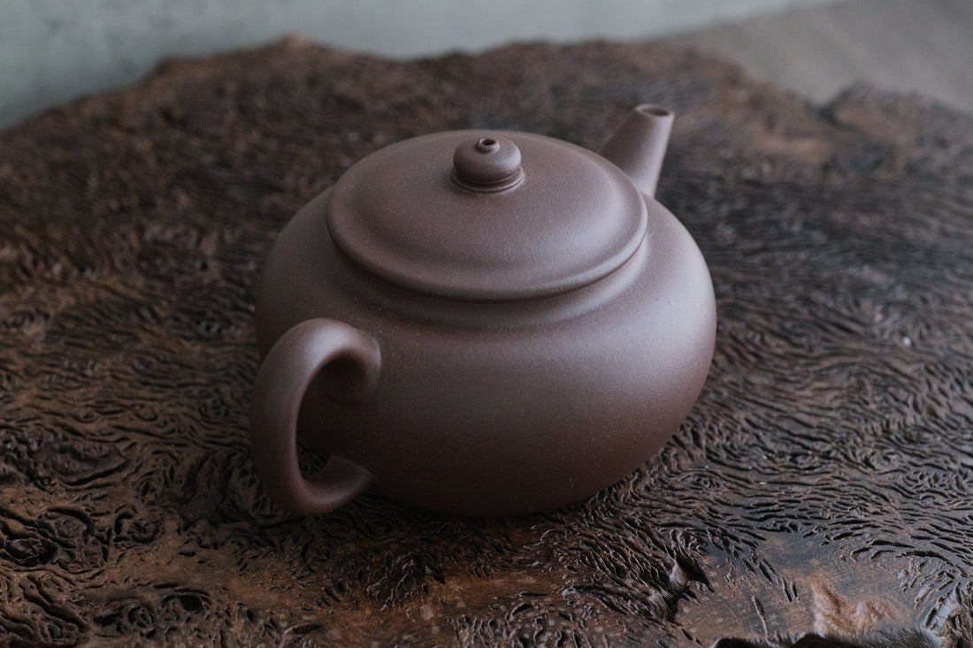 Bian Shui Ping 扁水平 - 140ml Yixing Teapot in Zini Purple Clay